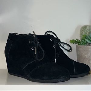 Toms Ankle Wedge Boots Black Suede Leather Boho Lace Up Desert Booties Size 8